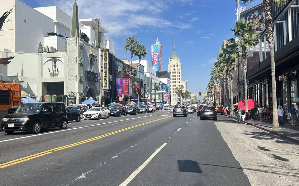 Hollywood Boulevard street view for the Hollywood plastic surgeons directory